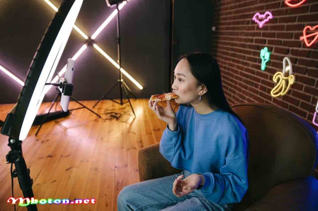 Apa Itu Pengertian Endorse? Fungsi Serta Tips Menjalankannya 1 Apa Itu Pengertian Endorse adalah mengiklankan suatu produk atau layanan untuk memperkenalkan bisnisnya ke media sosial.