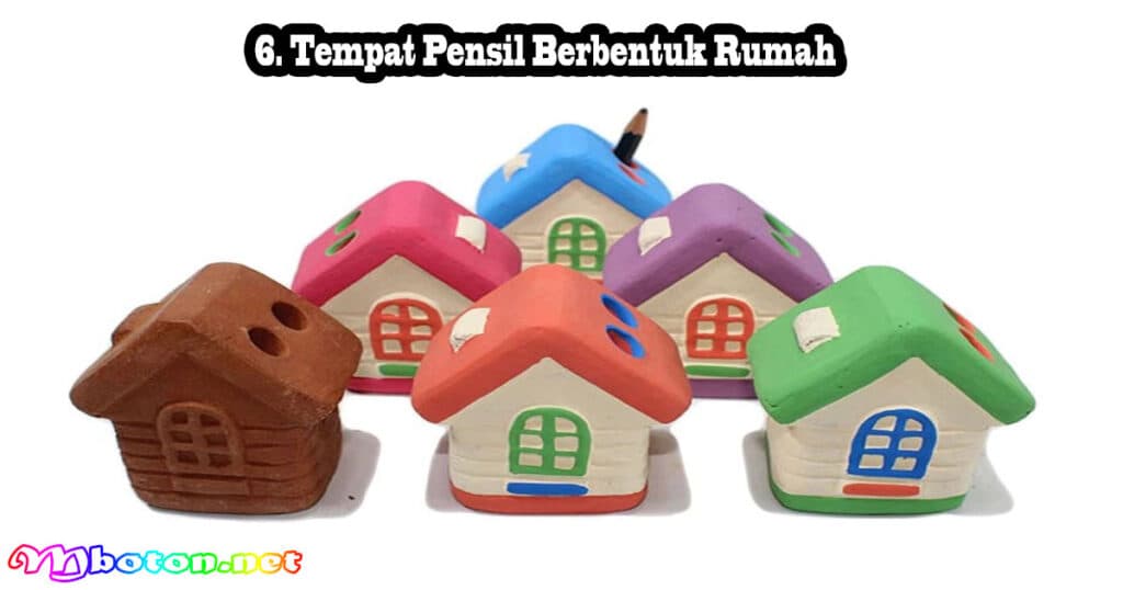 15 Ide Kreatif Tempat Pensil Dari Kain Flanel Estetik 6 6. Tempat Pensil Berbentuk Rumah