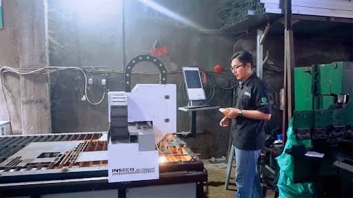 Jual Mesin Metal Cutting Fiber Laser 130 x 250 Cm Bergaransi 3 Cara Kerja Mesin