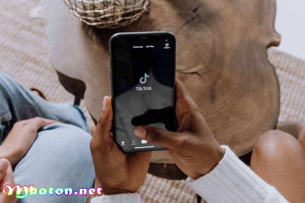 Tips Berjualan TikTok Shop Seller Center? Strateginya Bisnis 2 Buat video konten promosi sesuai trends untuk menarik para calon pelanggan atau customer pada pengguna akun tiktok