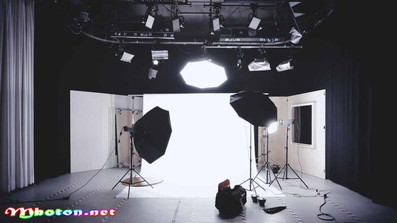 Membuat Foto Produk, Konsep Tips Penting Yang Wajib Siapkan 4 Reflektor Lampu Cahaya Persiapkan reflektor lampu cahaya untuk menyeimbangkan foto produk anda dengan flash agar mendapatkan foto produk yang maksimal dengan hasil yang bagus.
